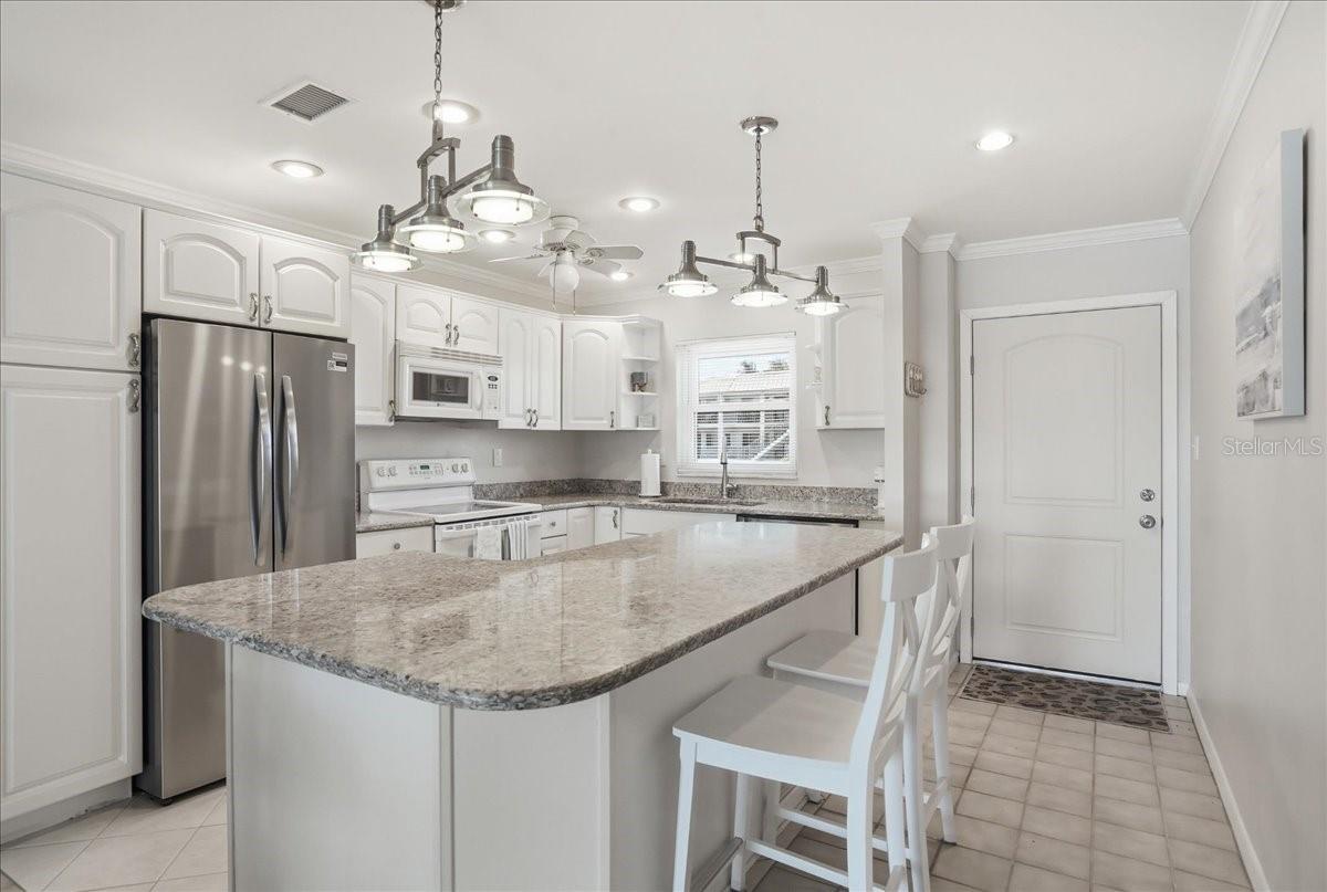 LONGBOAT ARMS - Residential