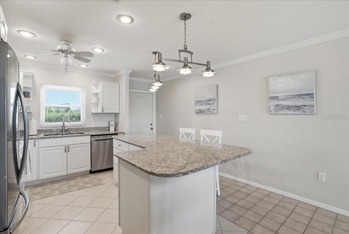 LONGBOAT ARMS - Residential