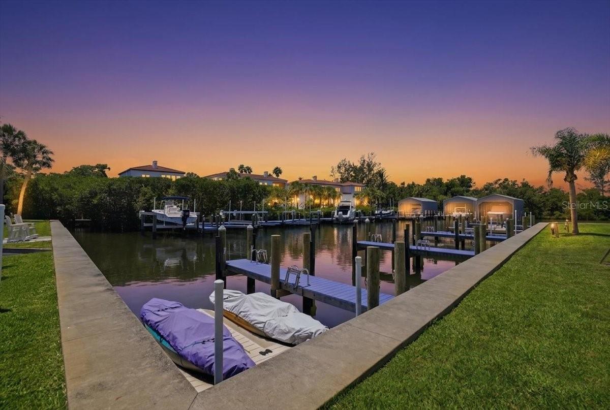 LONGBOAT ARMS - Residential