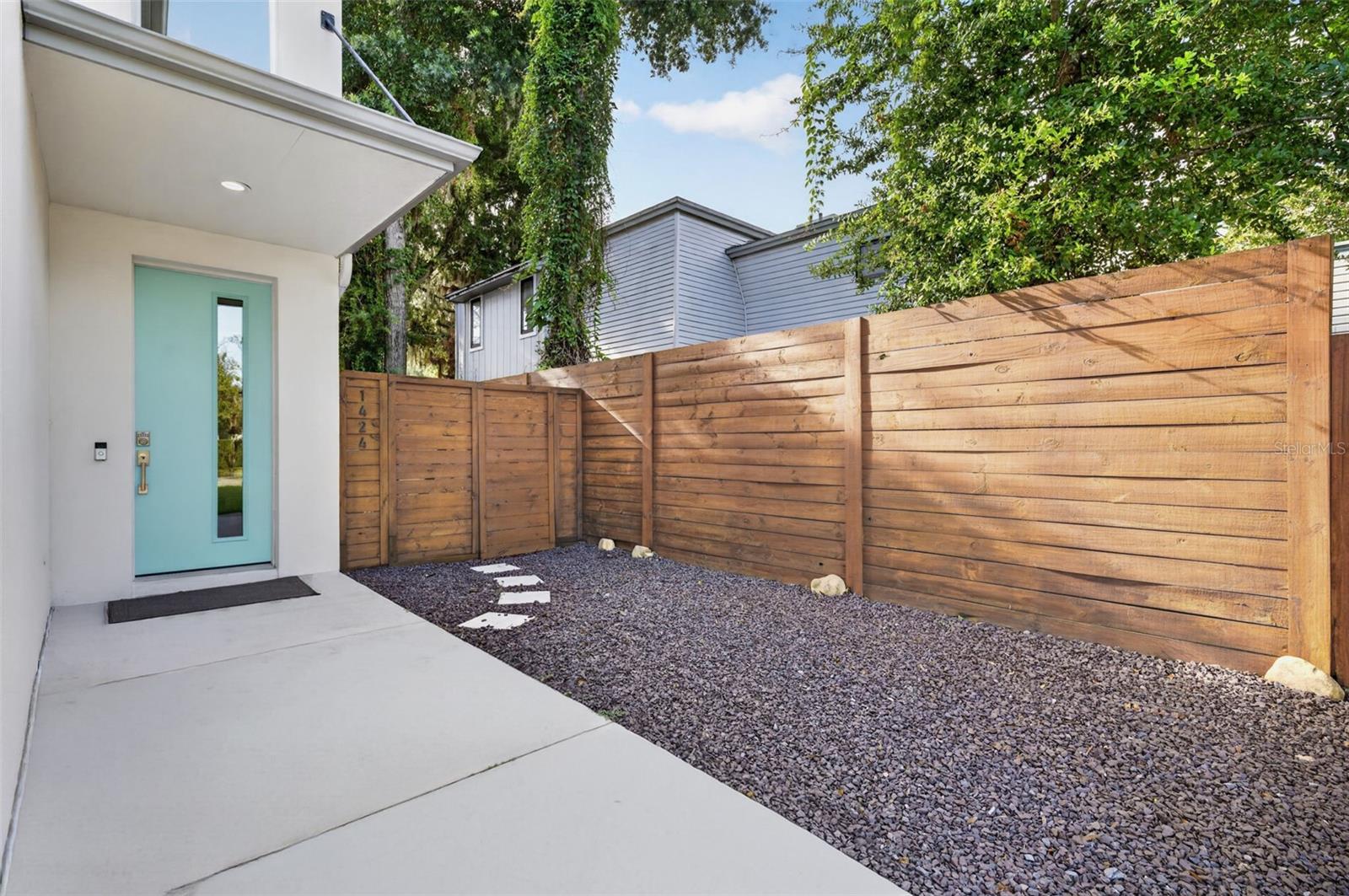 1424 RIDGEWOOD AVENUE