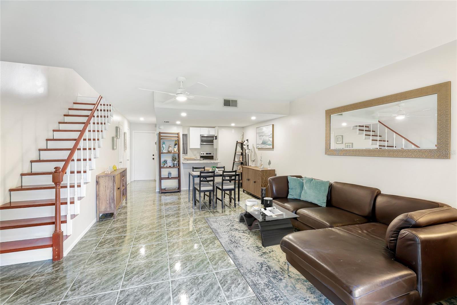 3300 RAMBLEWOOD COURT