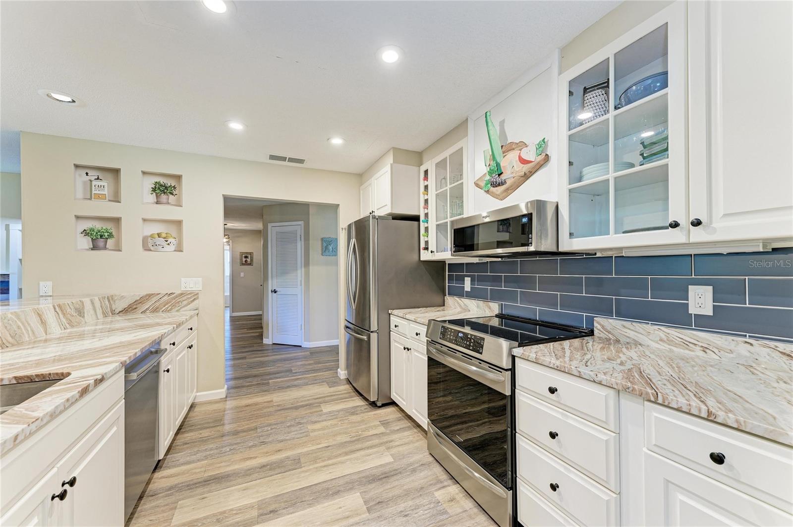 SOUTH VENICE - Residential
