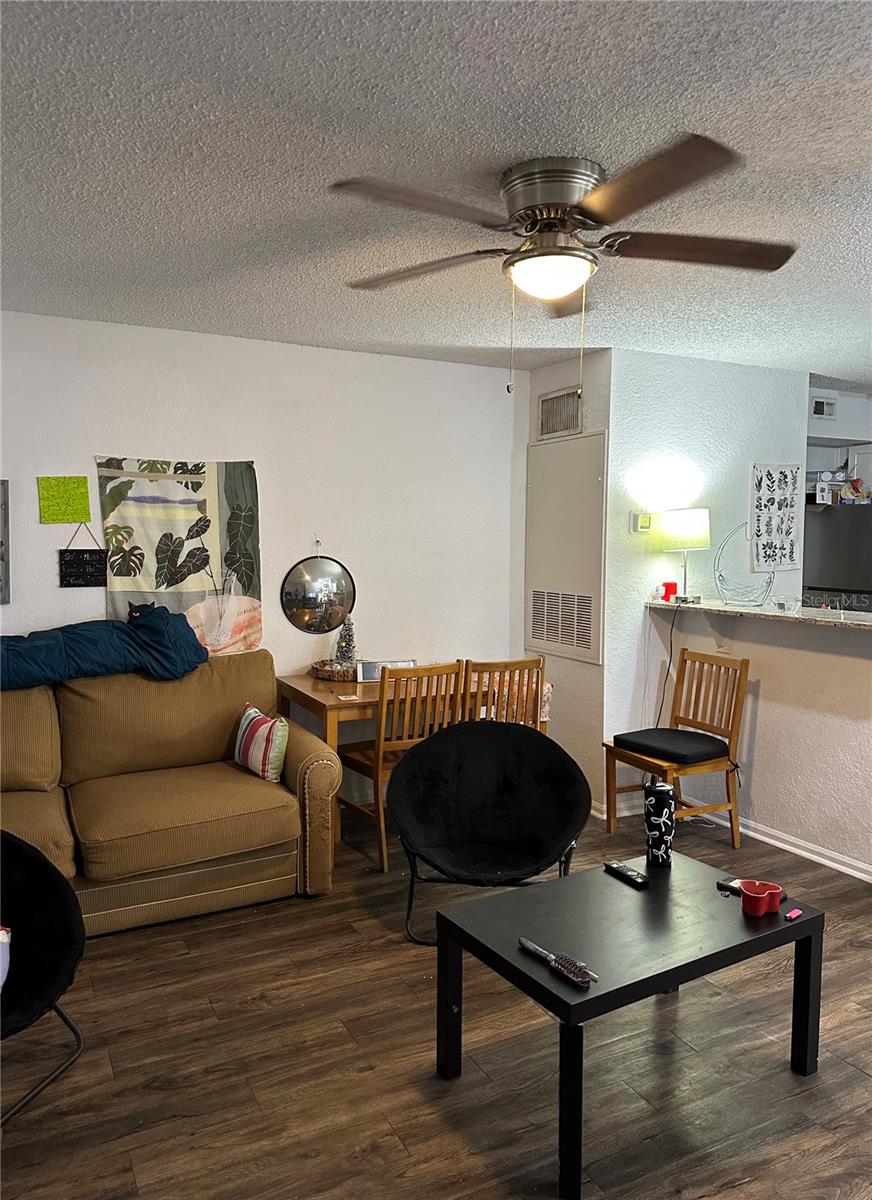 2214 METROPOLITAN WAY 2210