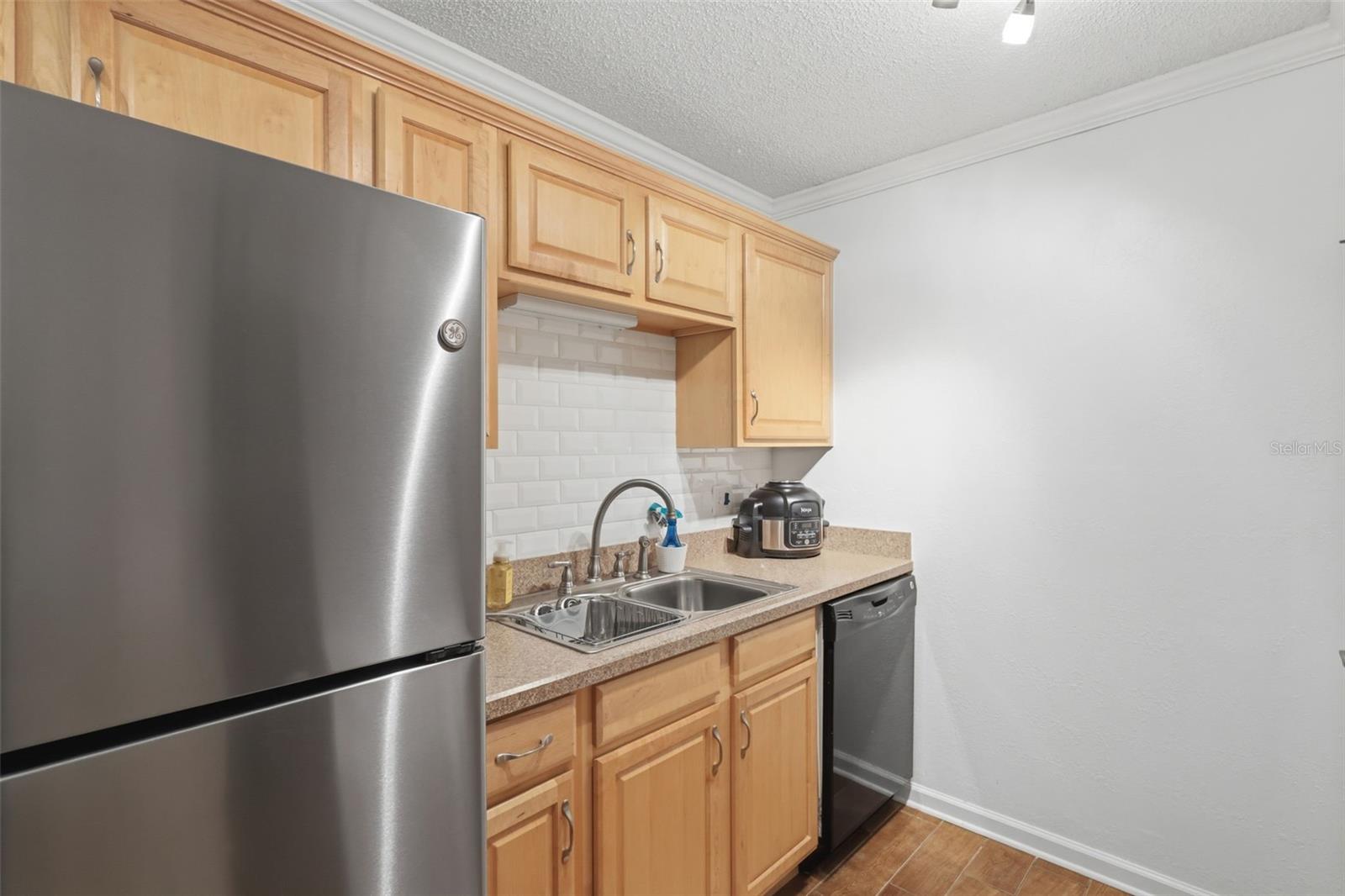 CONDOMINIUM AT GEORGETOWN LAKE B - Residential