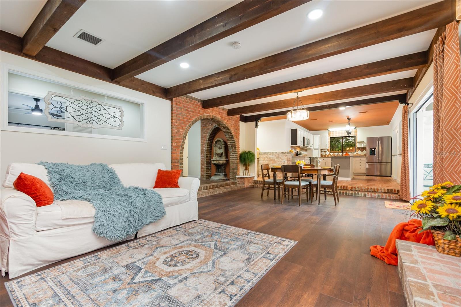 DEVELOPMENT MANE FRISCH'S - Residential