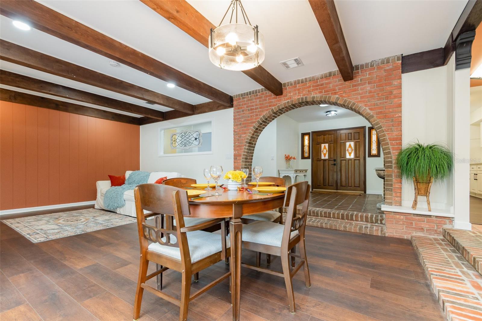 DEVELOPMENT MANE FRISCH'S - Residential