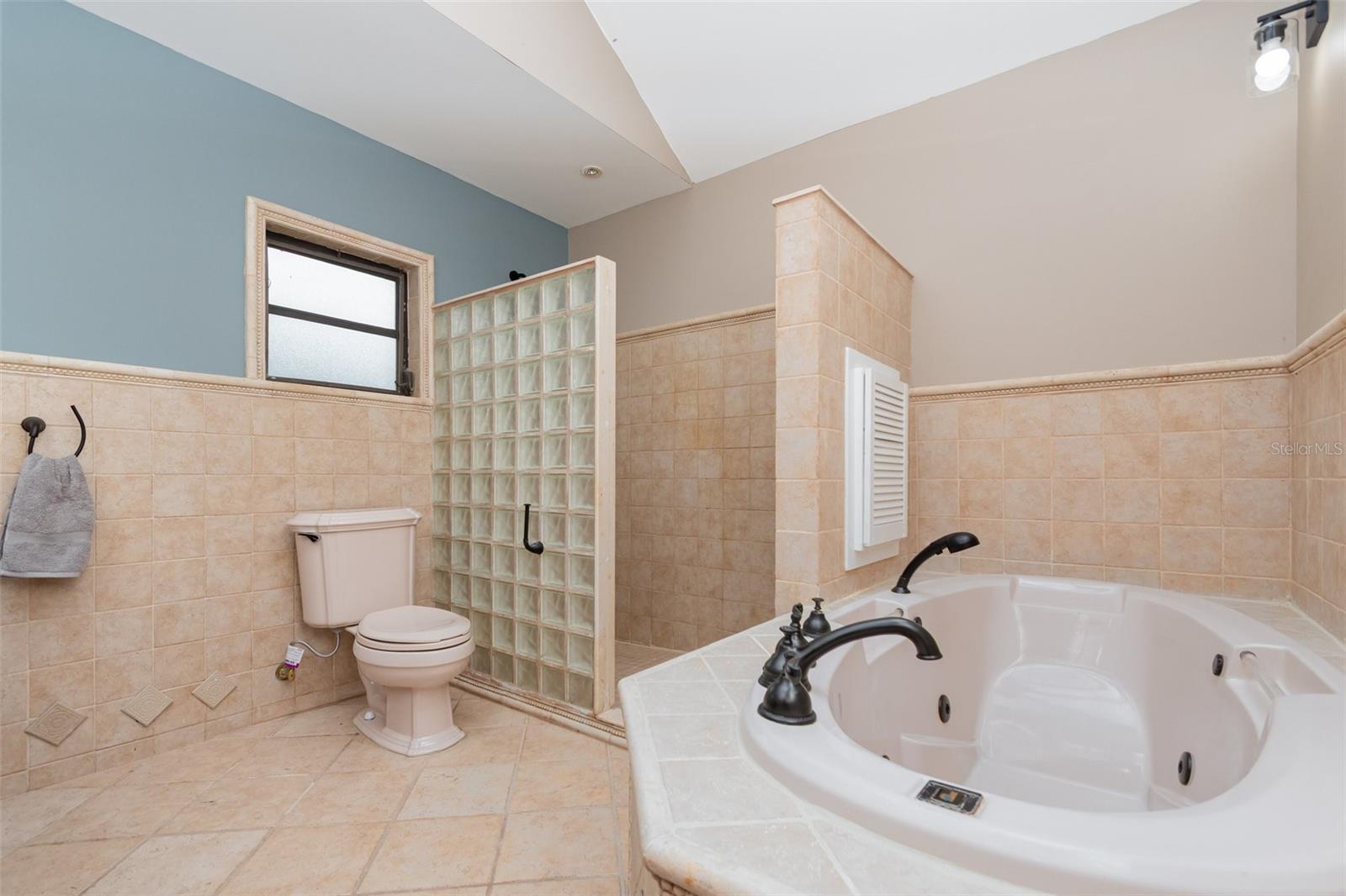 DEVELOPMENT MANE FRISCH'S - Residential