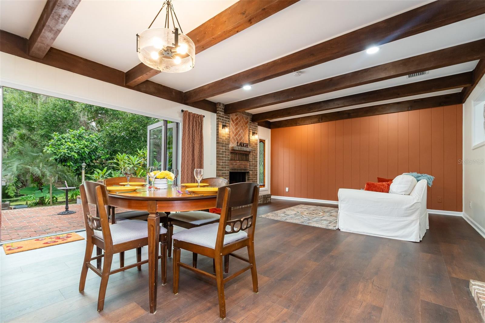 DEVELOPMENT MANE FRISCH'S - Residential