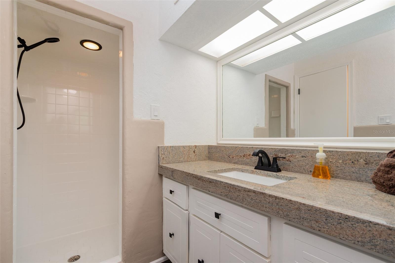 DEVELOPMENT MANE FRISCH'S - Residential