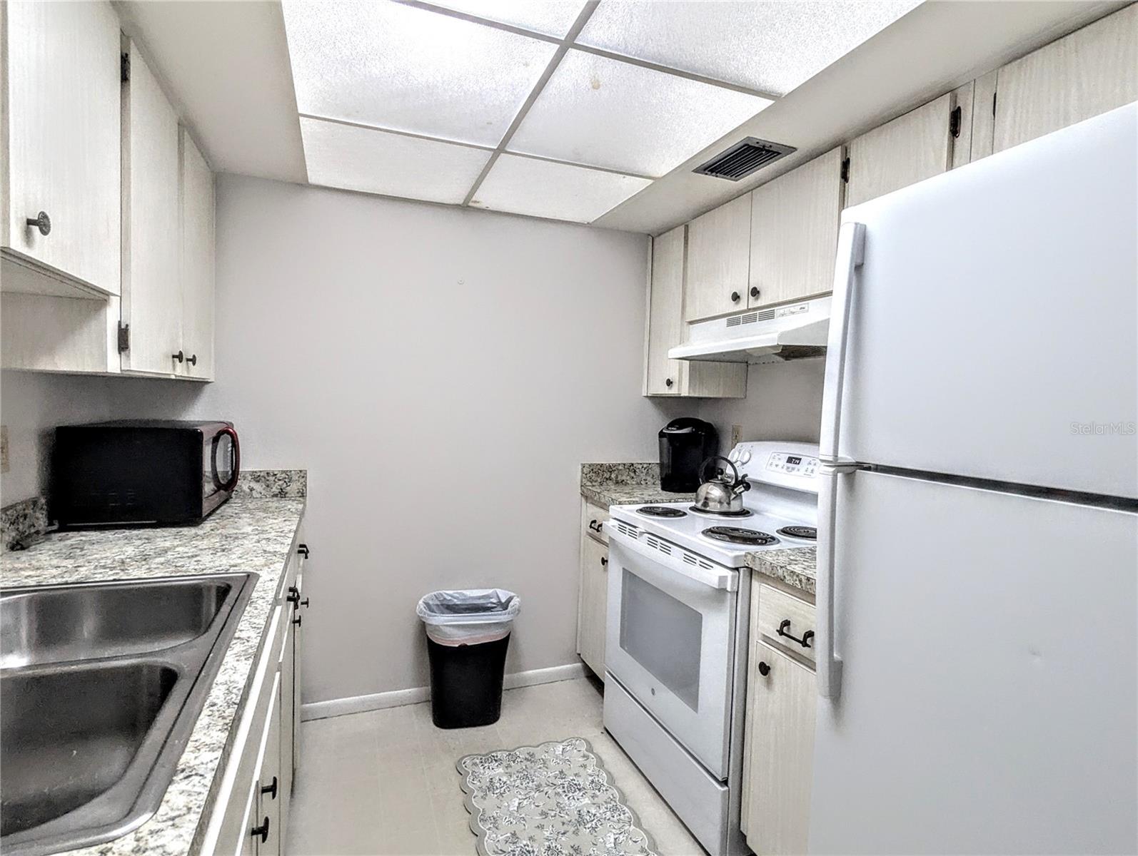 BAYSHORE GARDENS SEC 5 - Residential Lease