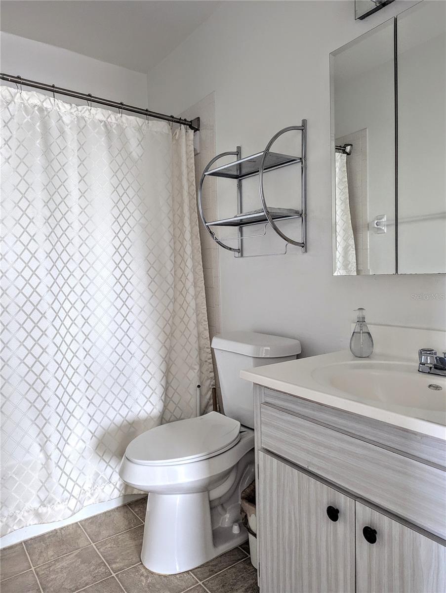 BAYSHORE GARDENS SEC 5 - Residential Lease