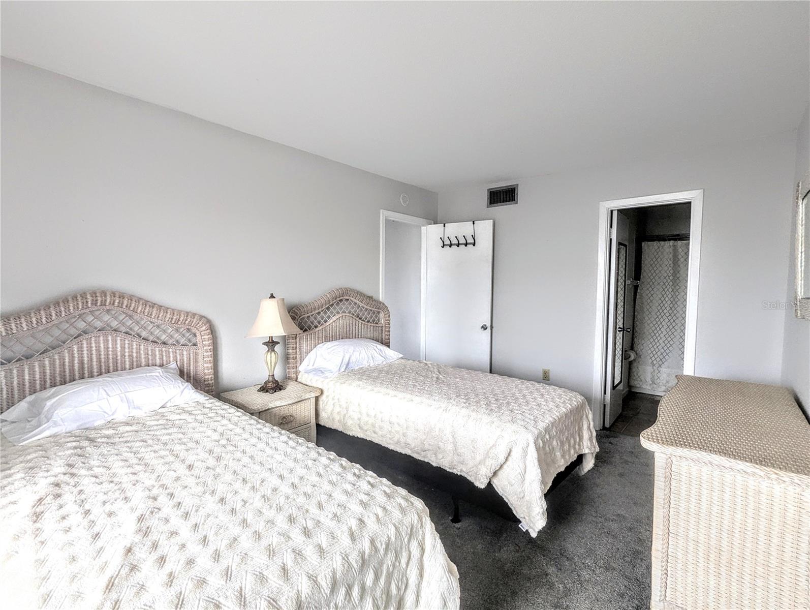 BAYSHORE GARDENS SEC 5 - Residential Lease