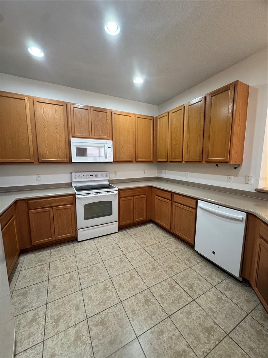 COMPASS BAY UNIT 1 - Residential Lease