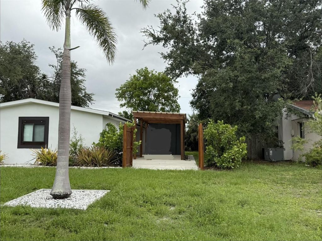 Photo of 907 Fruitland Avenue, Bradenton, FL 34207 (MLS # A4696554)