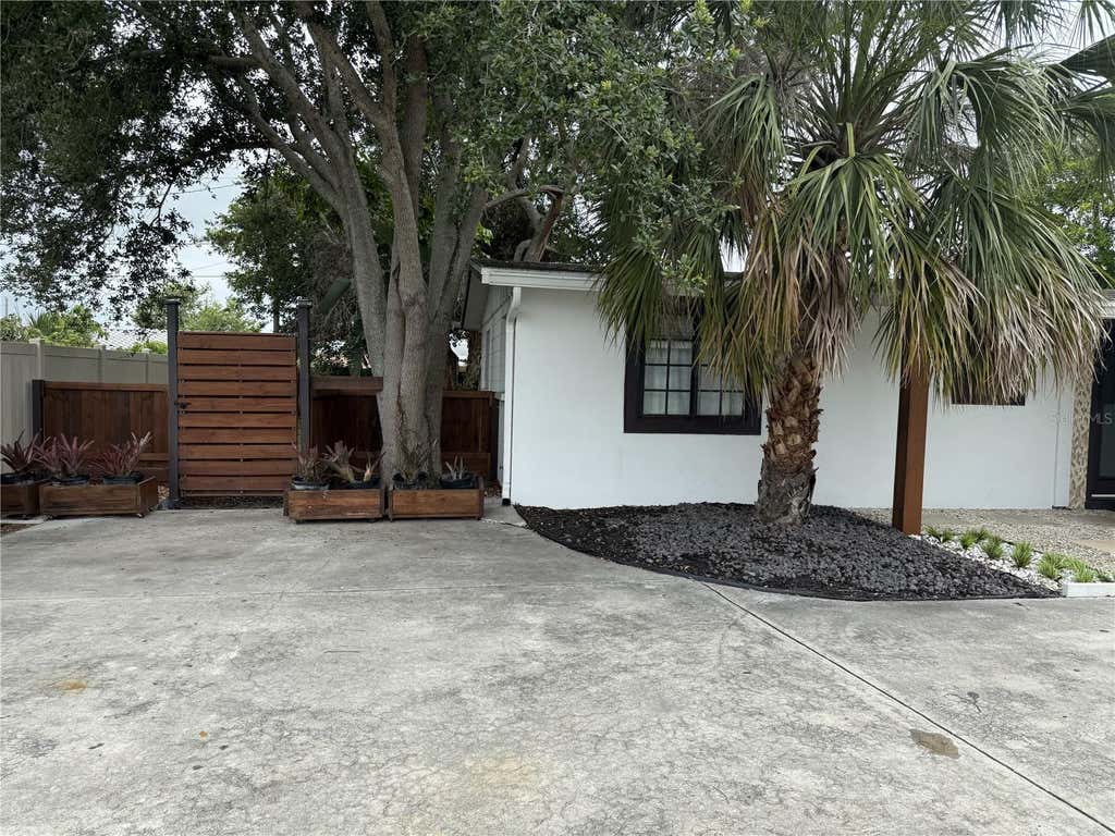 Photo of 907 Fruitland Avenue, Bradenton, FL 34207 (MLS # A4696554)