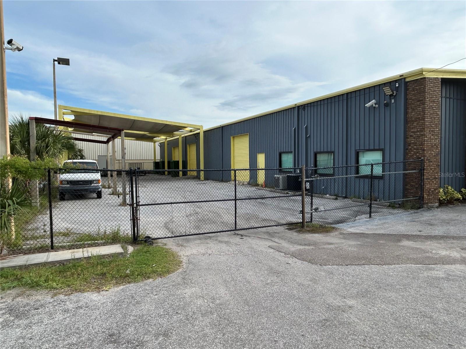 251 DOUGLAS ROAD E