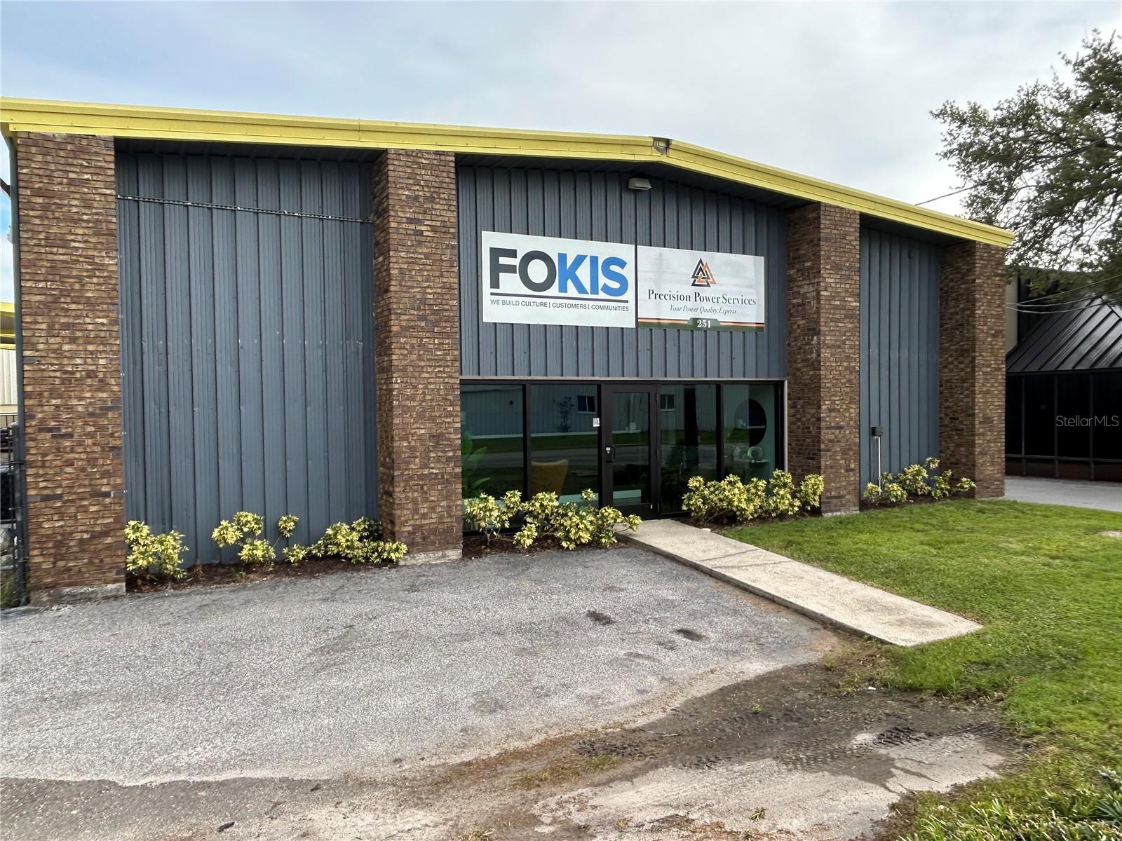 Zoned for light manufacturing. 6,912 sq. ft. which consists of 6 offices, 2 bathrooms - 2,110 SF and 4,802 SF. of warehouse. 3 bays with garage doors 12ft high x 10 ft wide. Electric 3 phase with 240 volt. Property is fenced with 2 canopy’s.