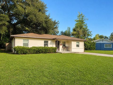 Photo of 3142 Henderson Circle W, Lakeland, FL 33803 (MLS # L4962951)