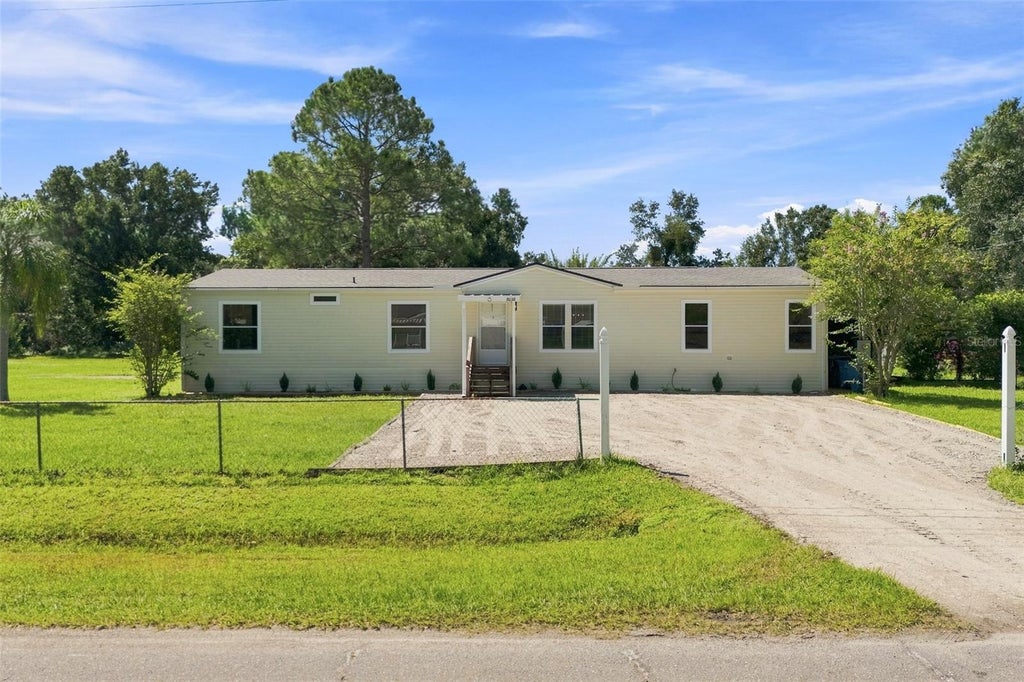 Photo of 8038 S Meadowview Cir, Tampa, FL 33625 (MLS # TB8547160)