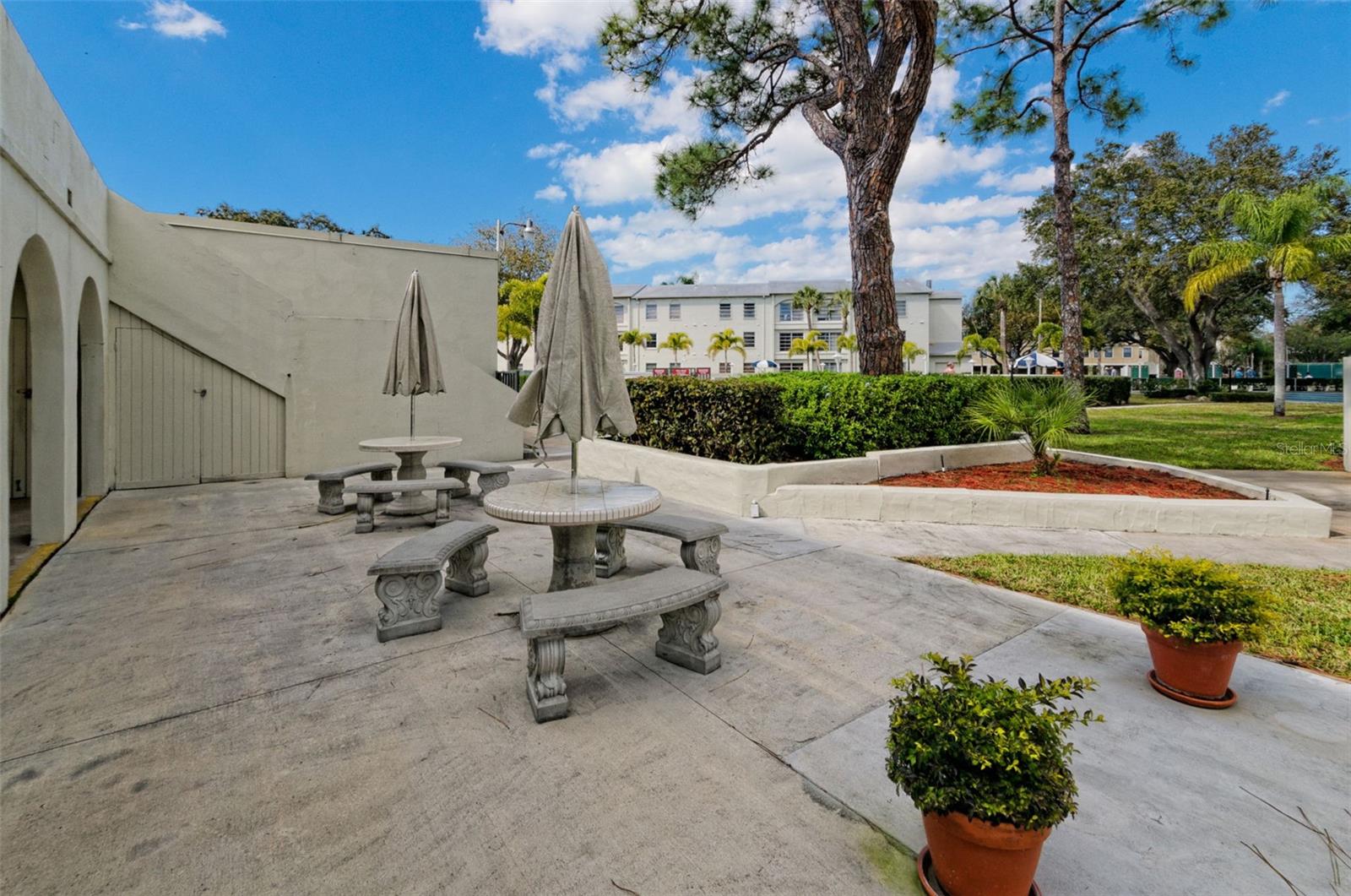 MEDITERRANEAN MANORS - Residential