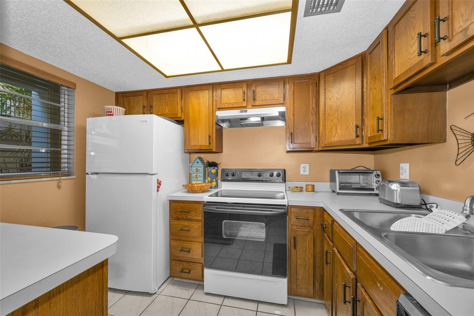 MEDITERRANEAN MANORS - Residential