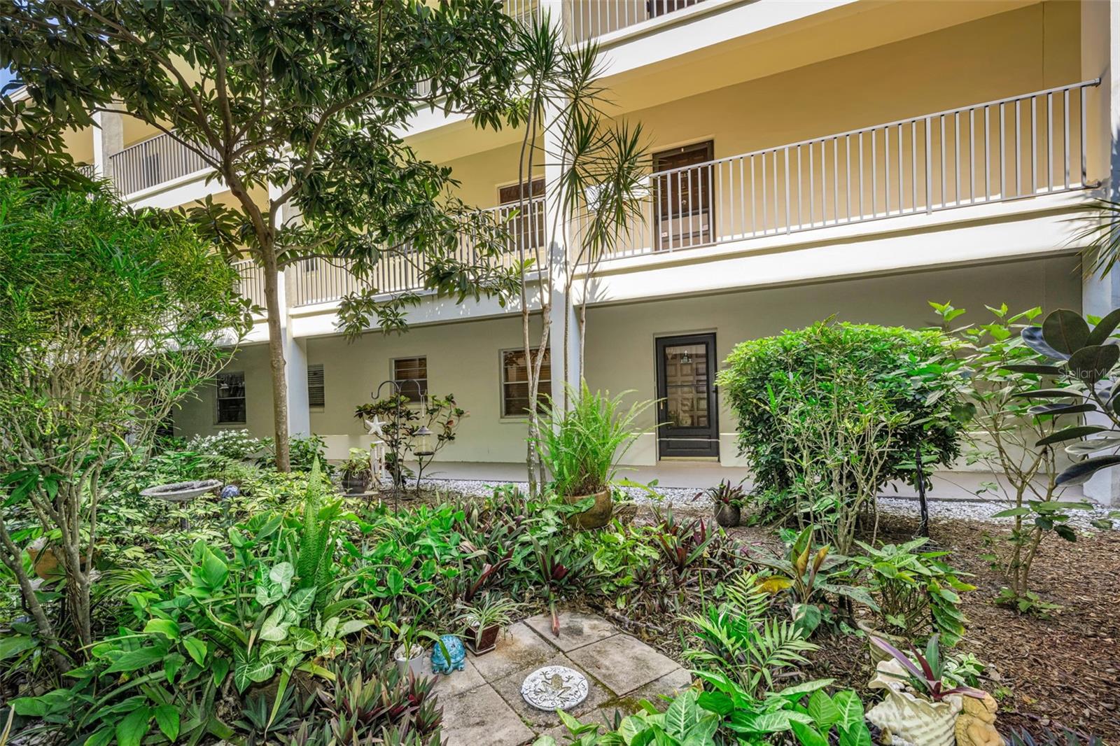 MEDITERRANEAN MANORS - Residential