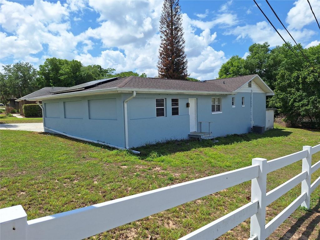 Photo of 1147 Circle Drive, Lake Wales, FL 33853 (MLS # P4938253)