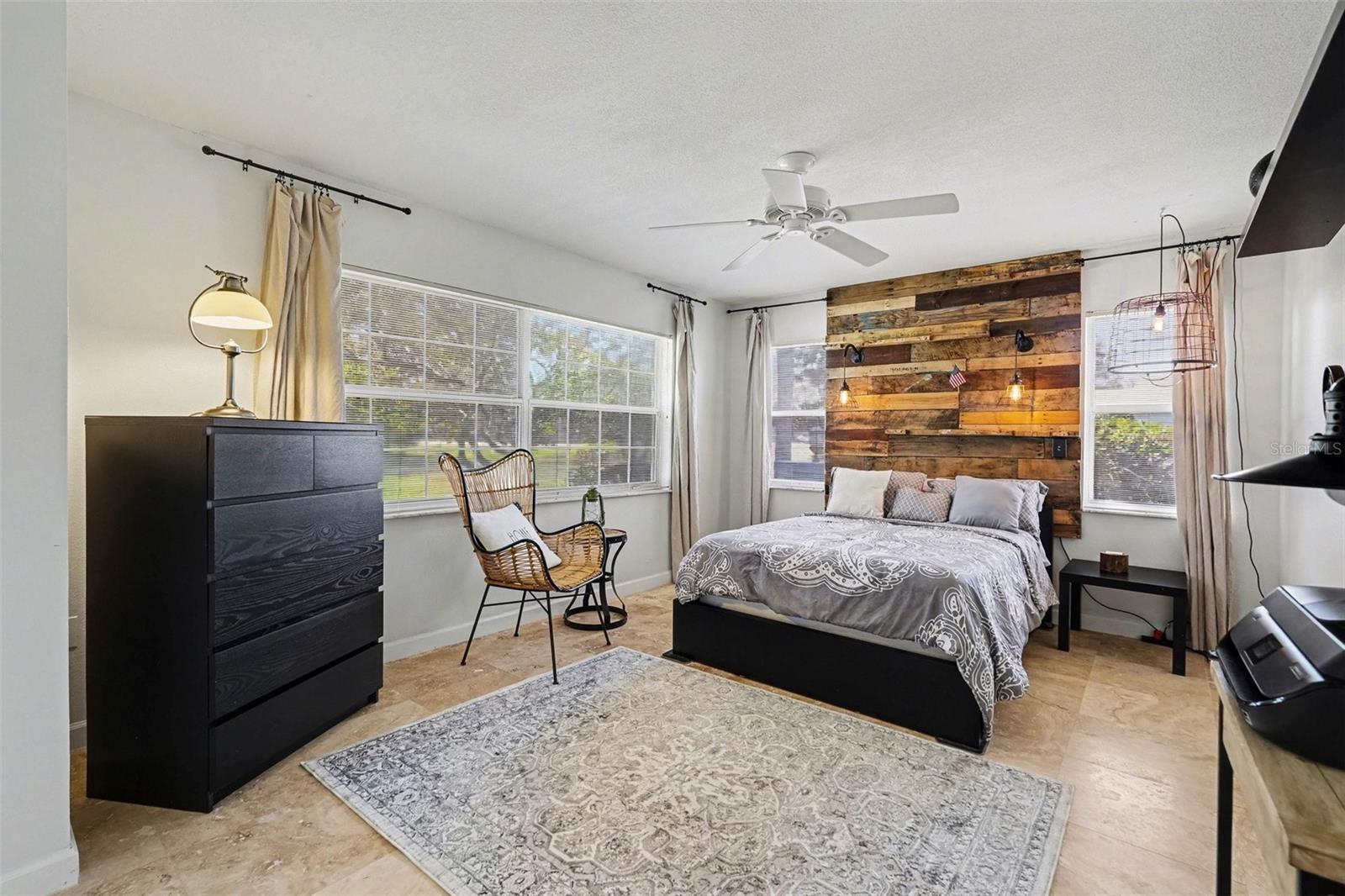 ROYAL HIGHLANDS - Residential