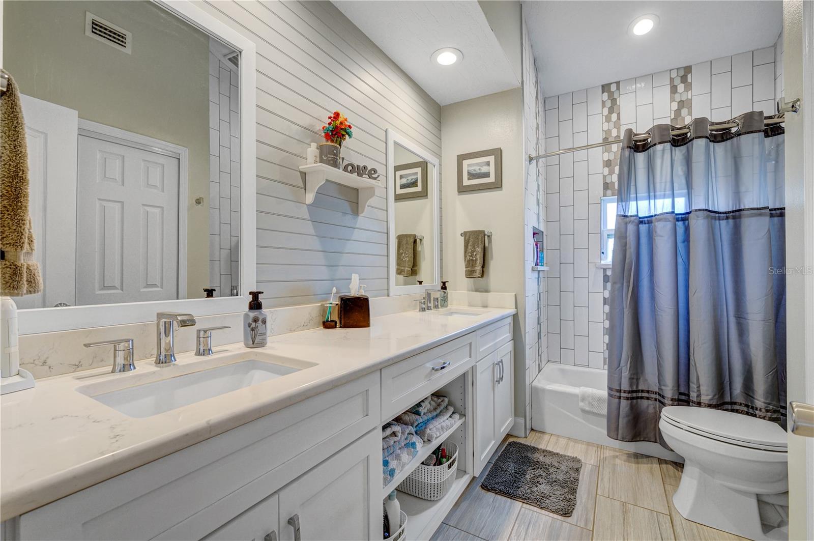 VILLA DE PALMAS SYKES COVE SEC 02 - Residential