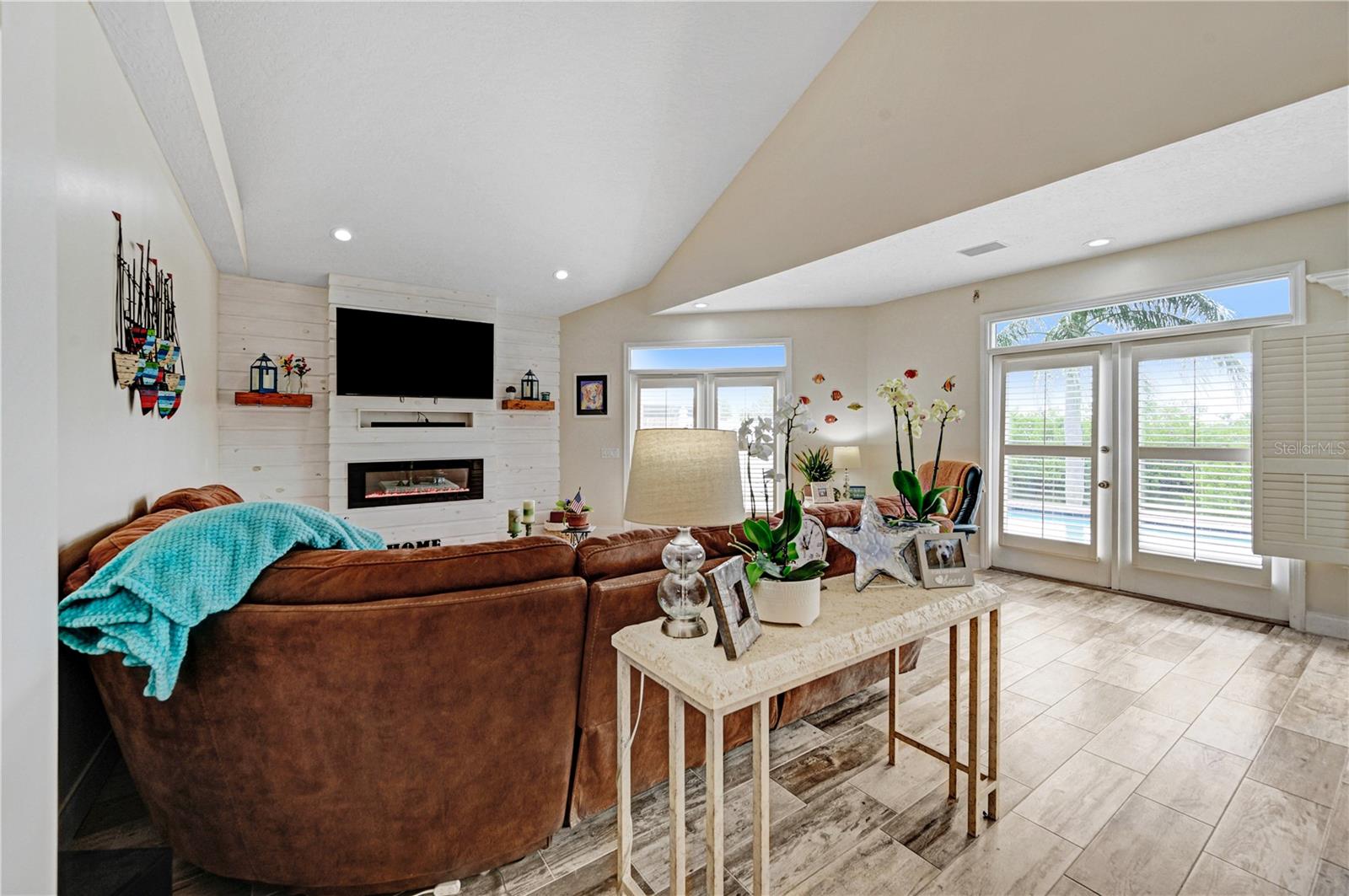 VILLA DE PALMAS SYKES COVE SEC 02 - Residential