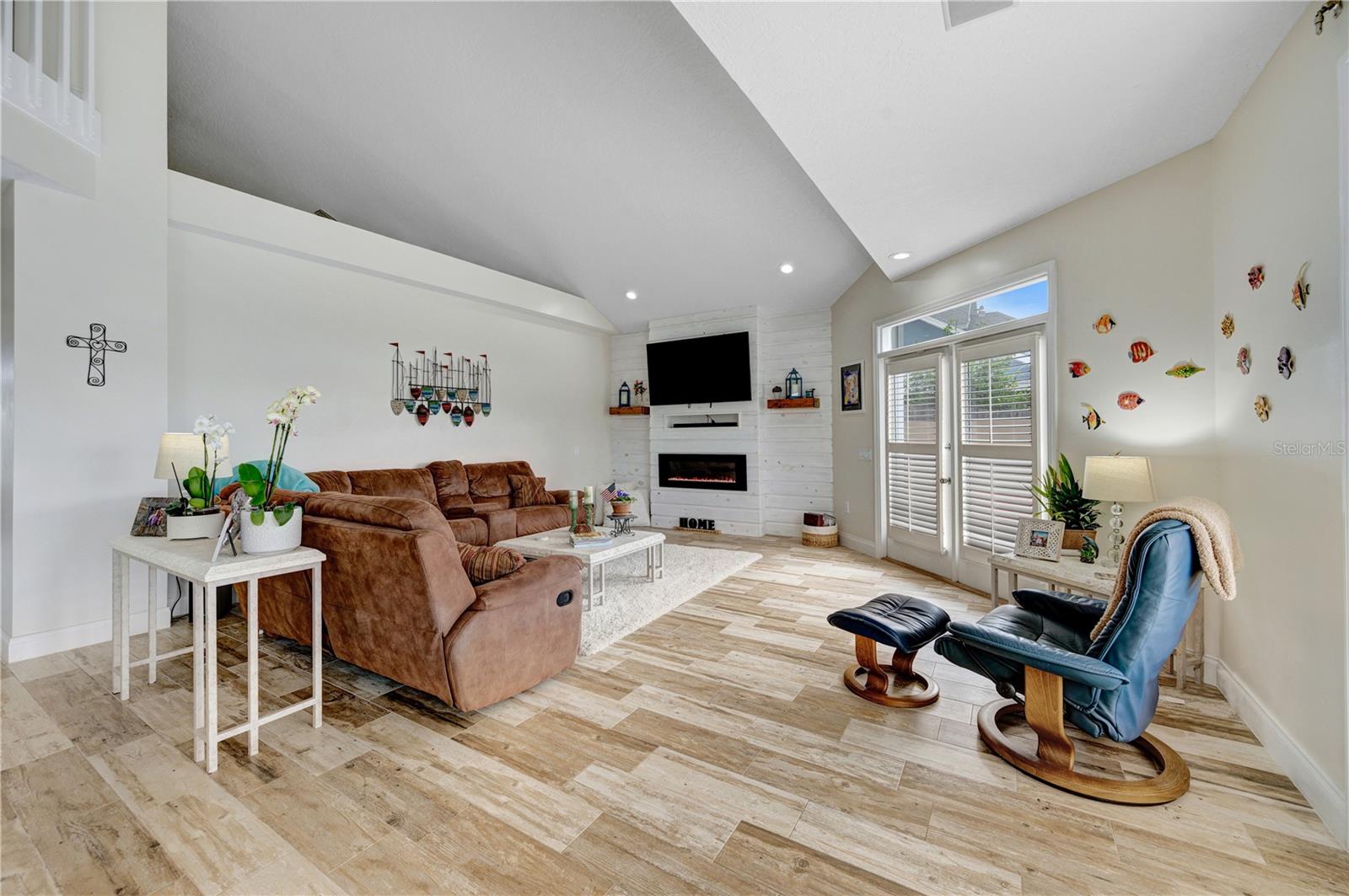 VILLA DE PALMAS SYKES COVE SEC 02 - Residential