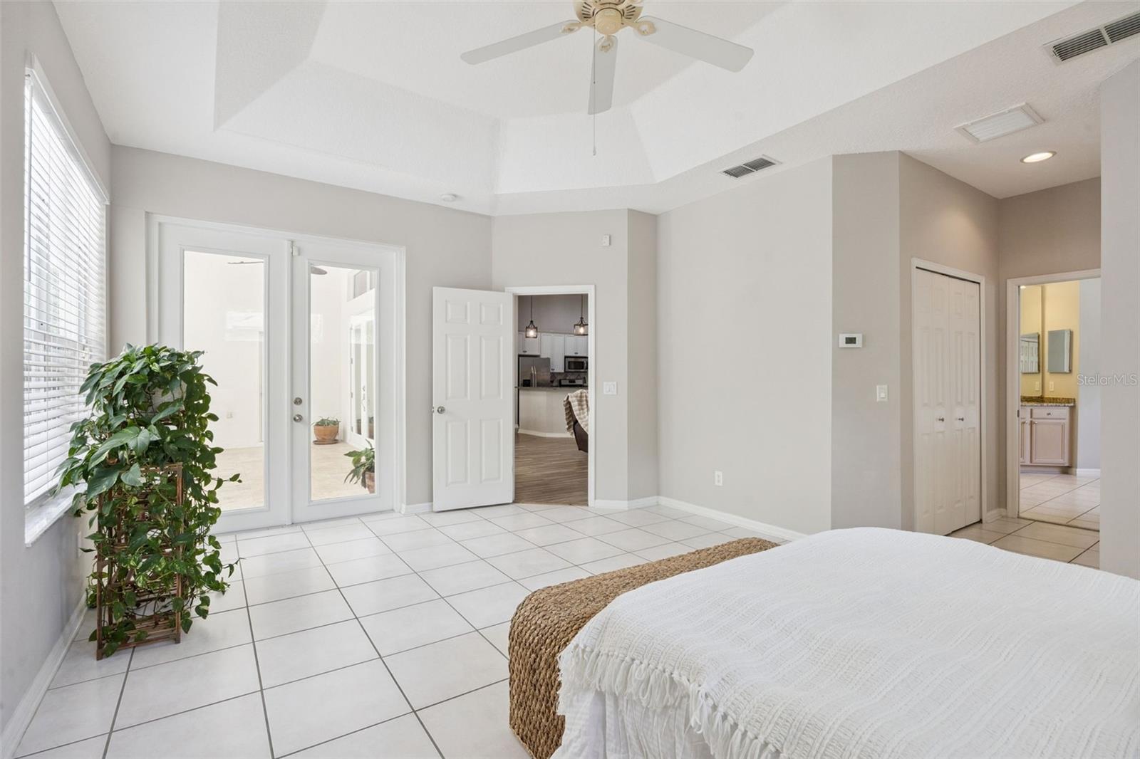 KINGS POINTE - Residential
