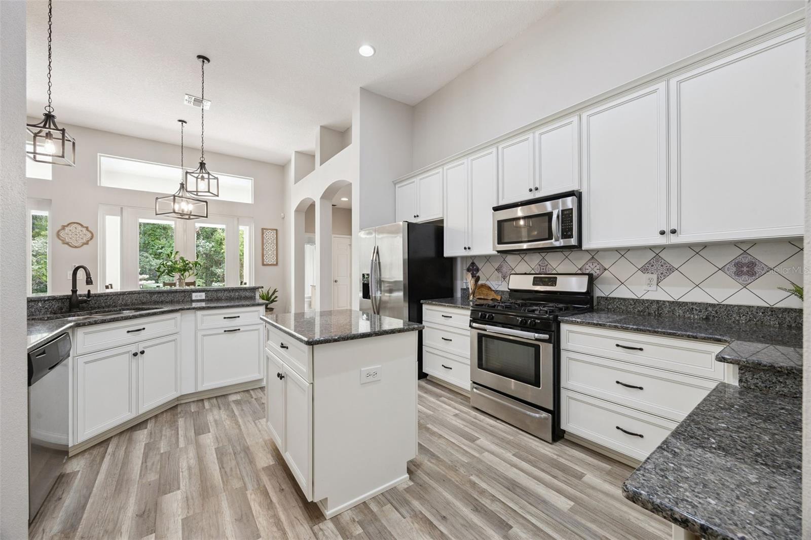 KINGS POINTE - Residential
