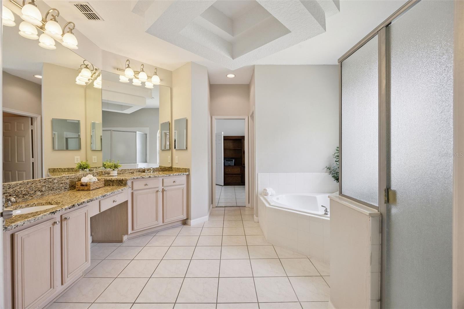 KINGS POINTE - Residential
