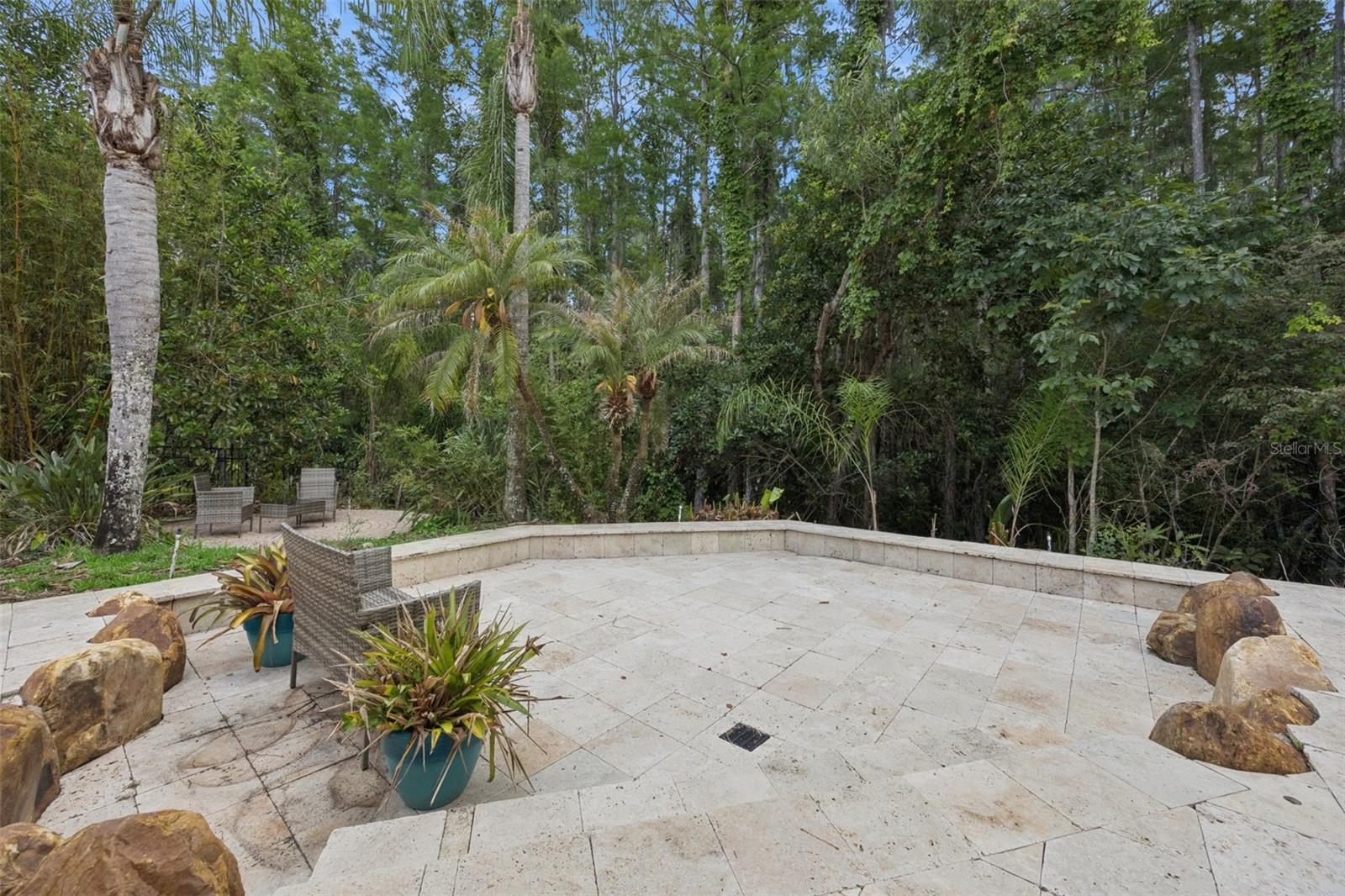 KINGS POINTE - Residential
