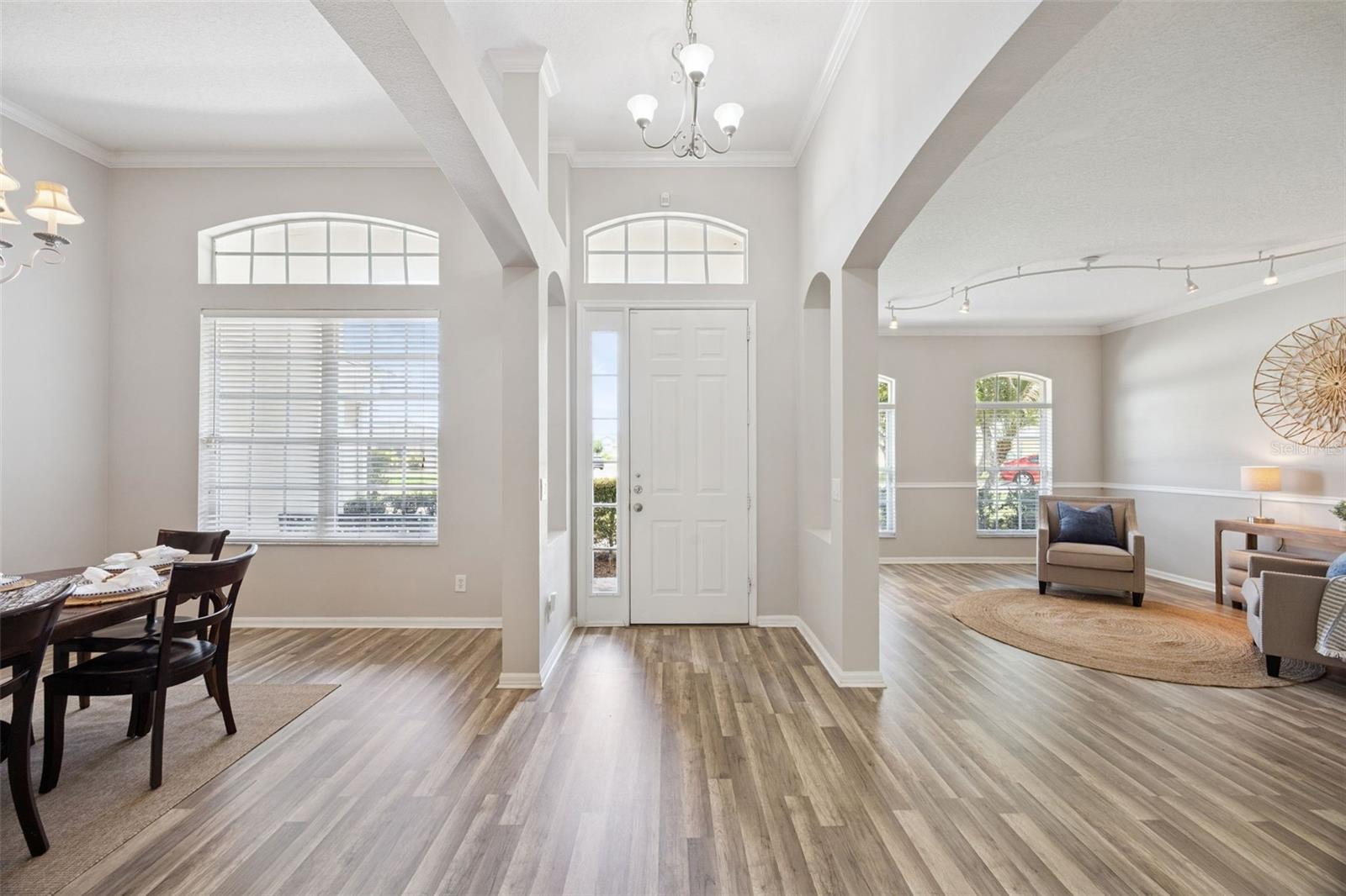 KINGS POINTE - Residential