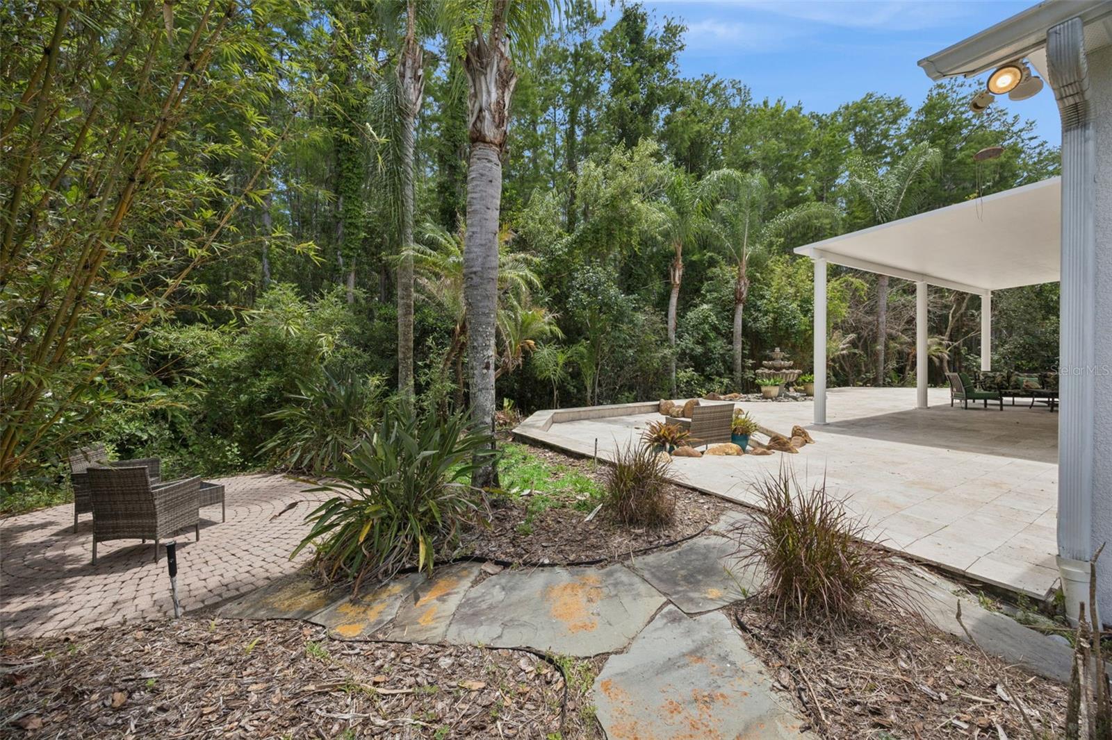 KINGS POINTE - Residential