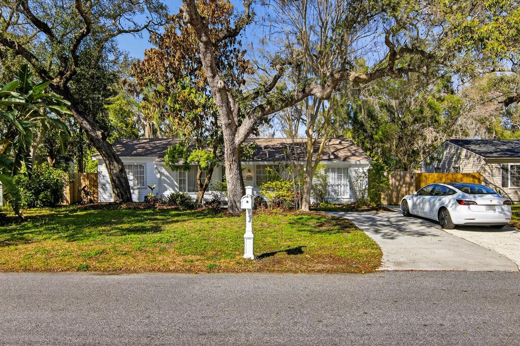 Photo of 815 W Lowry Lane, Tampa, FL 33604 (MLS # TB8478444)