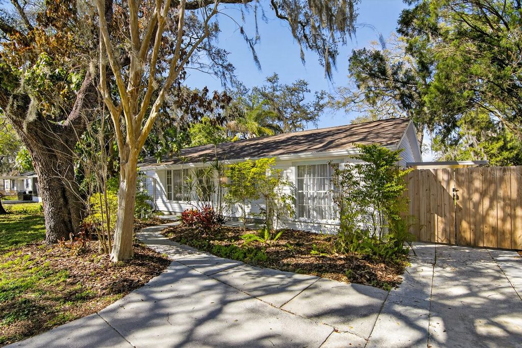 Photo of 815 W Lowry Lane, Tampa, FL 33604 (MLS # TB8478444)