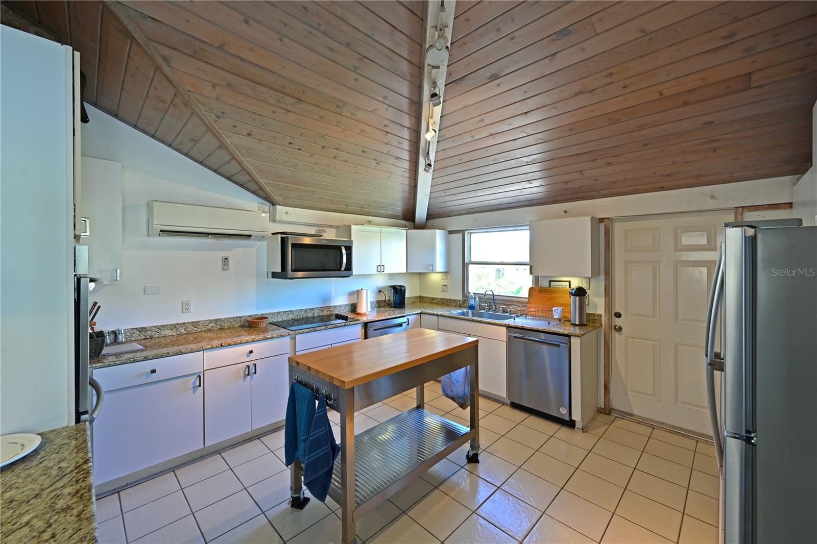 TIDY ISLAND PH III - Residential