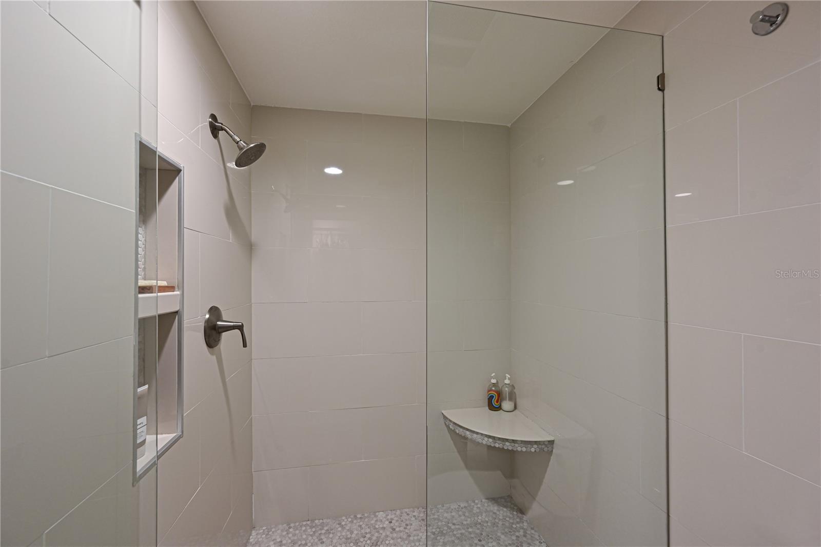 TIDY ISLAND PH III - Residential