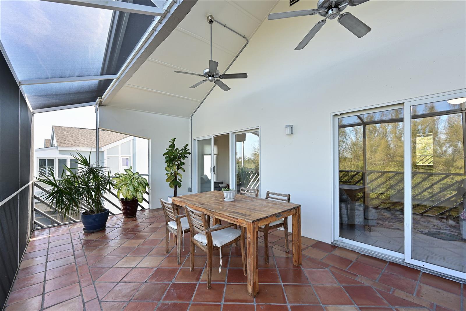 TIDY ISLAND PH III - Residential