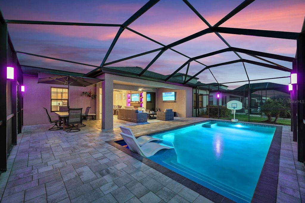 Photo of 14514 Woodland Spur Drive, Lithia, FL 33547 (MLS # TB8398191)