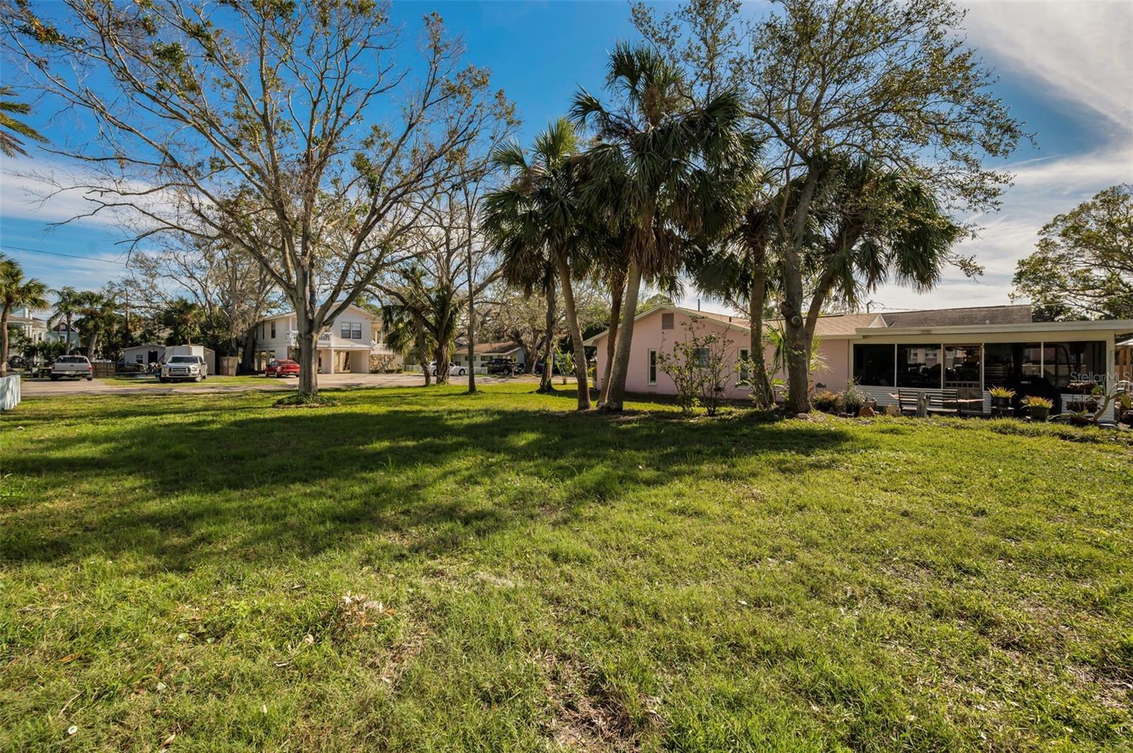402 PINEAPPLE STREET