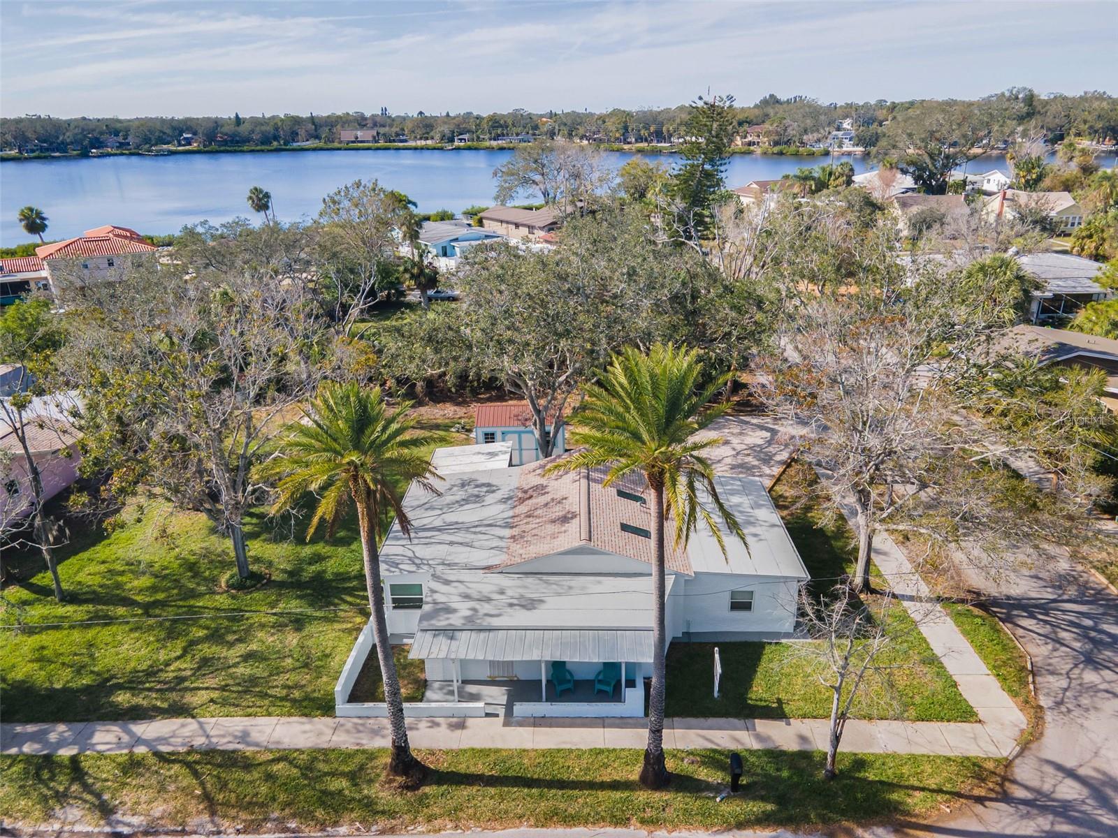 402 PINEAPPLE STREET