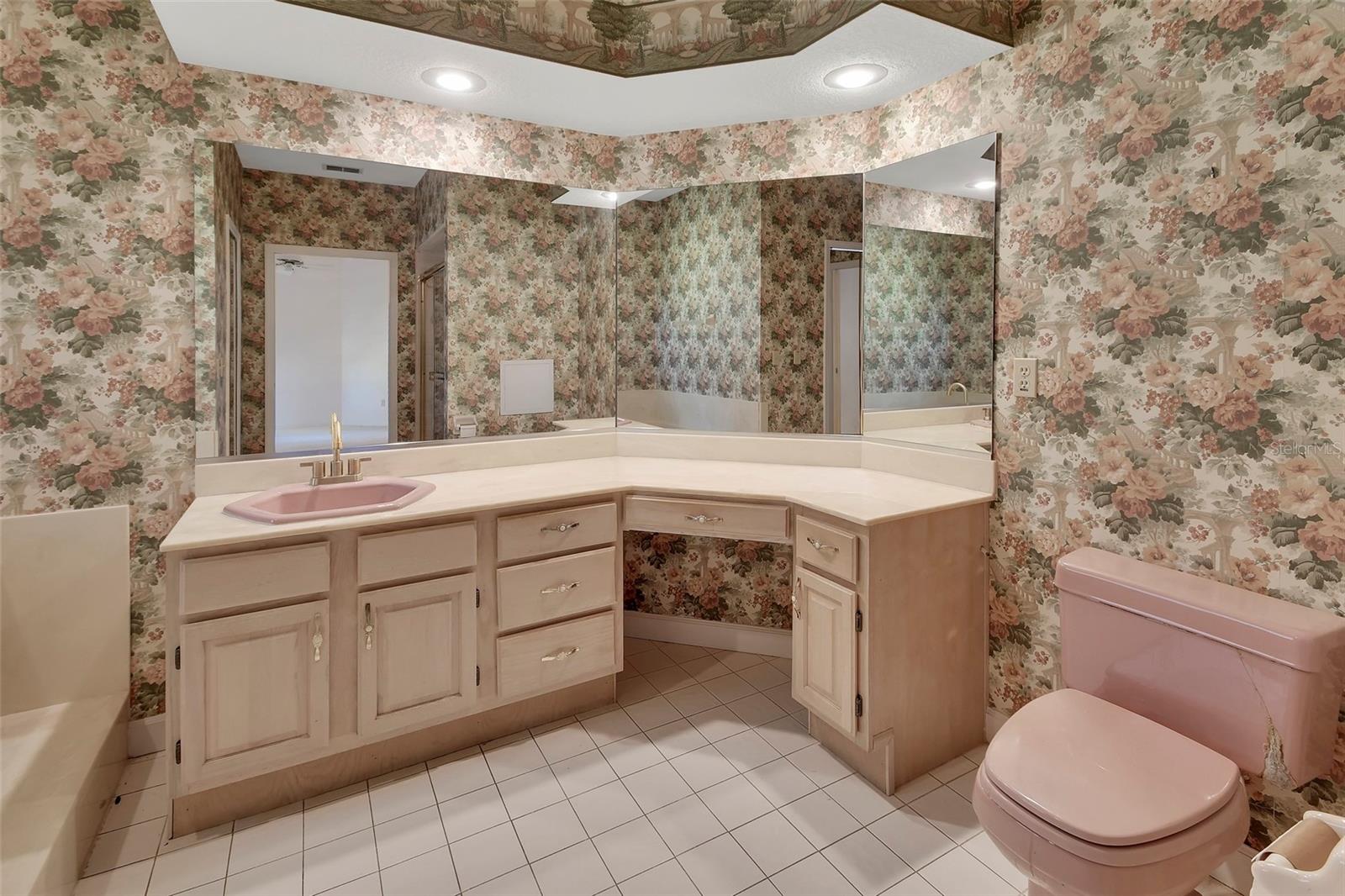 GOLF CLUB ESTATES CONDO - Residential