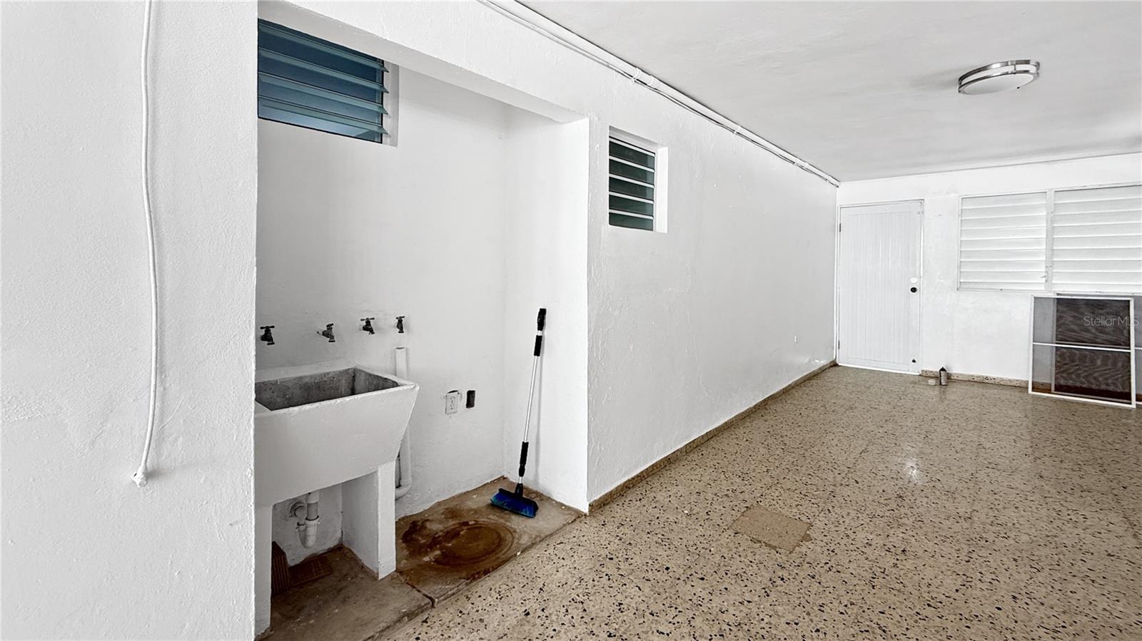 URB. JARDINES DE COUNTRY CLUB - Residential Lease