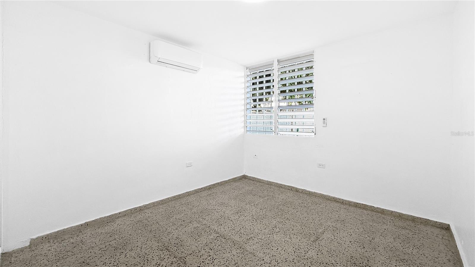 URB. JARDINES DE COUNTRY CLUB - Residential Lease