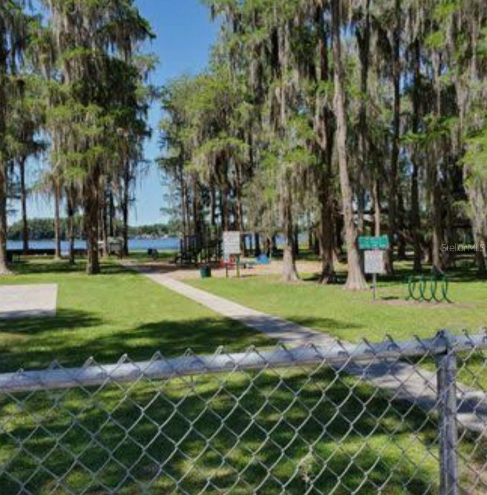 MOON LAKE ESTATES - Land