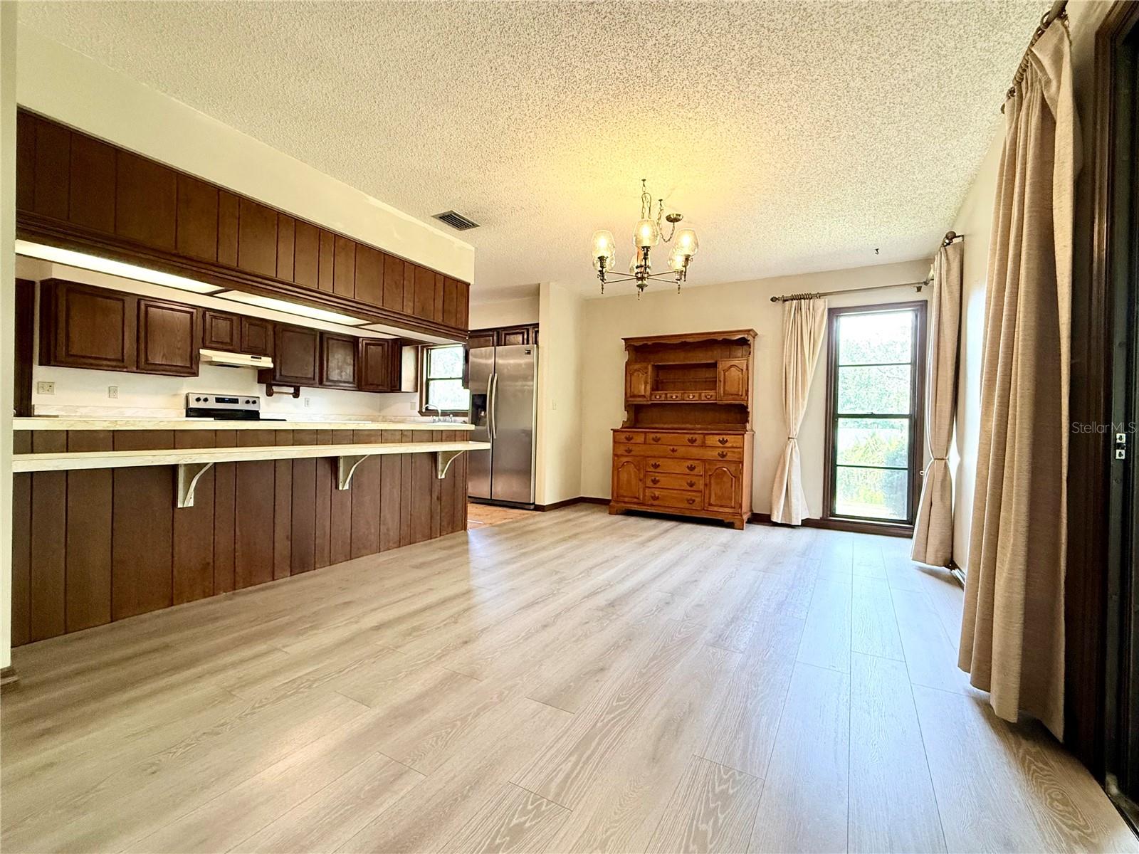 COUNTRY CLUB ESTATES - Residential Lease